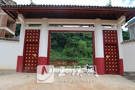 出资修建的三百亩村老年活动中心
