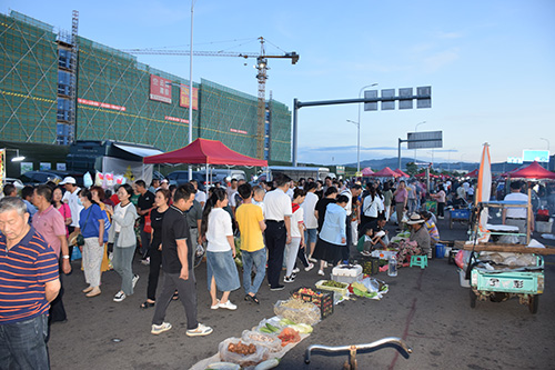 黄官夜市爆火的背后.jpg