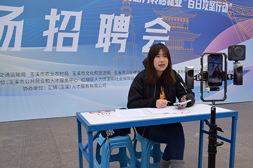 2025年“春风行动”招聘会达成就业意向1200余人2.jpg