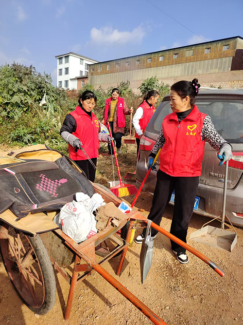 华宁城关社区探索基层治理新路径1.jpg