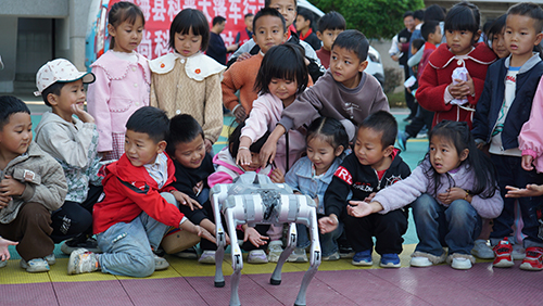 科普大篷车开进山区学校.jpg