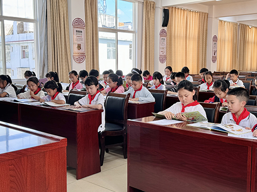 “书香润童心阅读伴成长”全民阅读活动举办.jpg