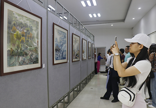 书画展庆“七一”.jpg