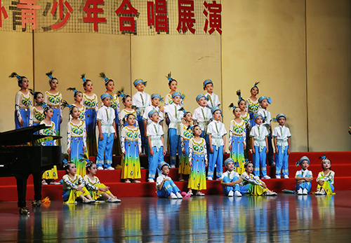 歌声飞扬传承红色基因.jpg
